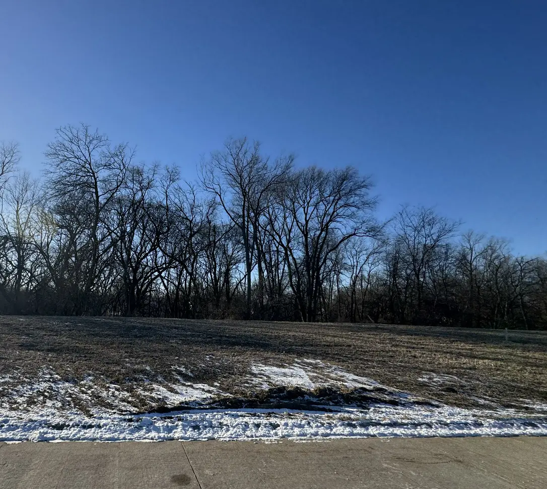 318 Mason DR, Riverdale, IA 52722