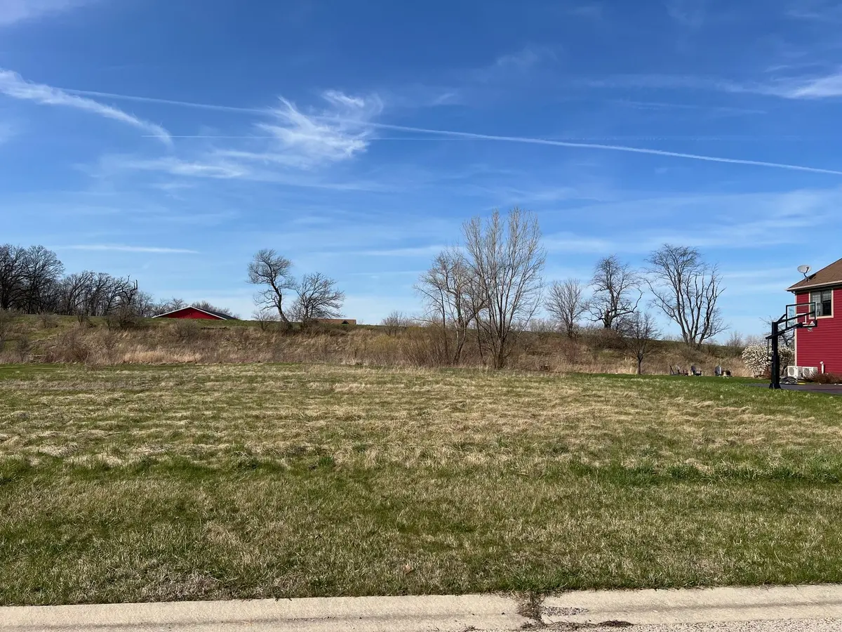 10555 Red Leaf CIR, Lakewood, IL 60014