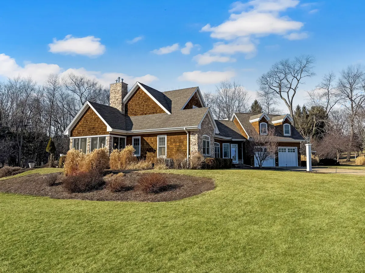 1121 Lawn PL, Freeport, IL 61032