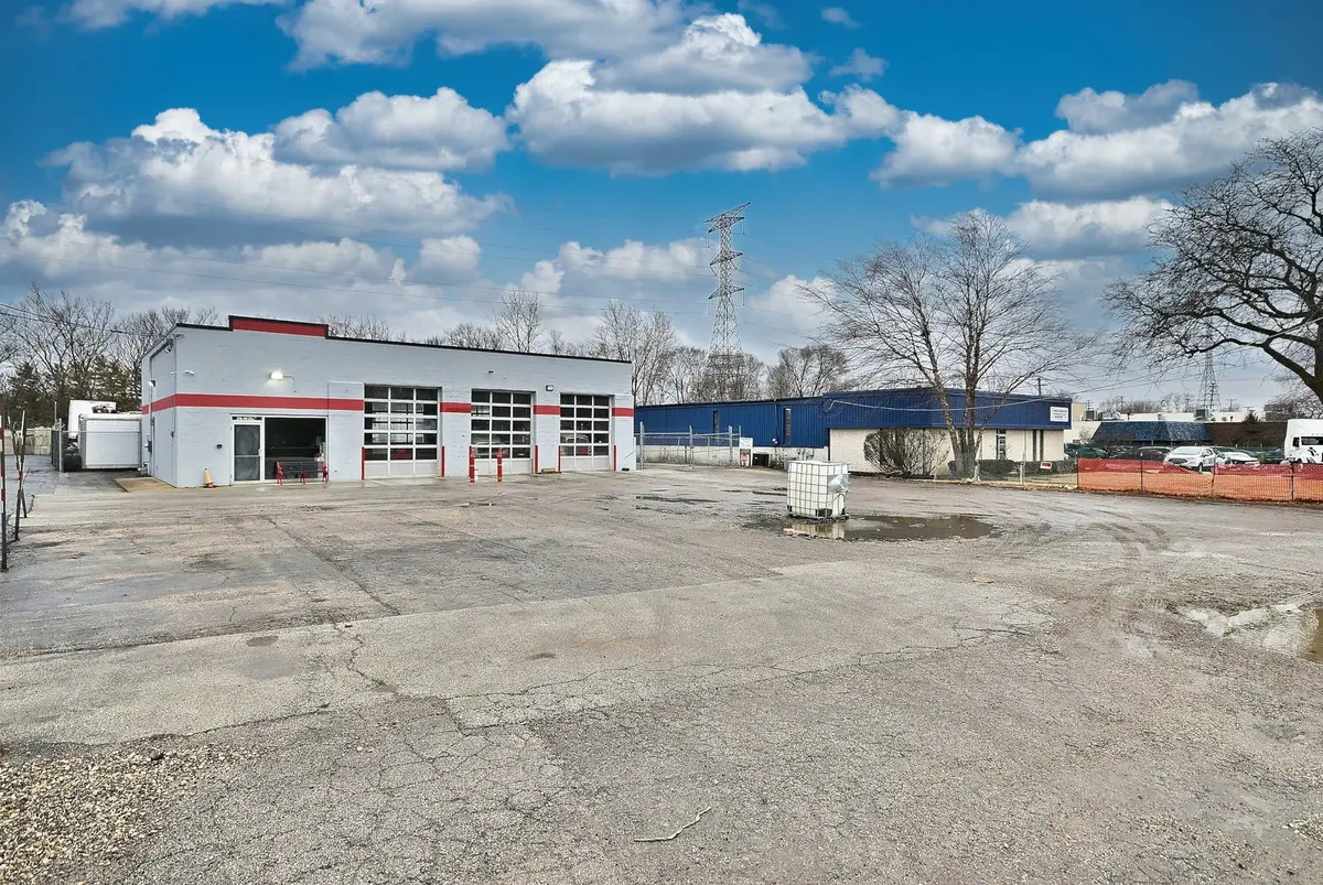 26w287 Saint Charles RD, Carol Stream, IL 60188