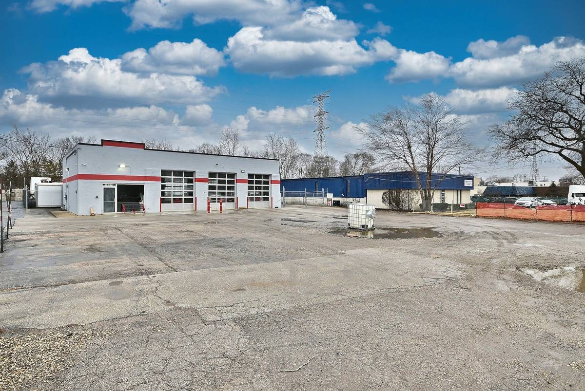 26w287 Saint Charles RD, Carol Stream, IL 60188
