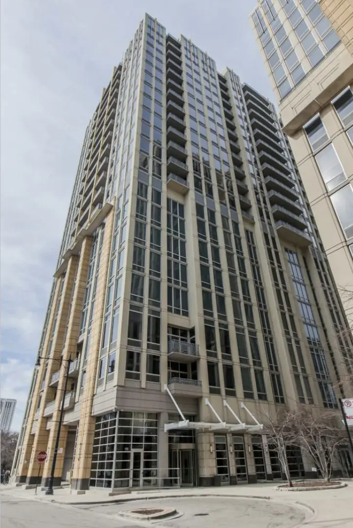 700 N Larrabee ST #1003, Chicago, IL 60654