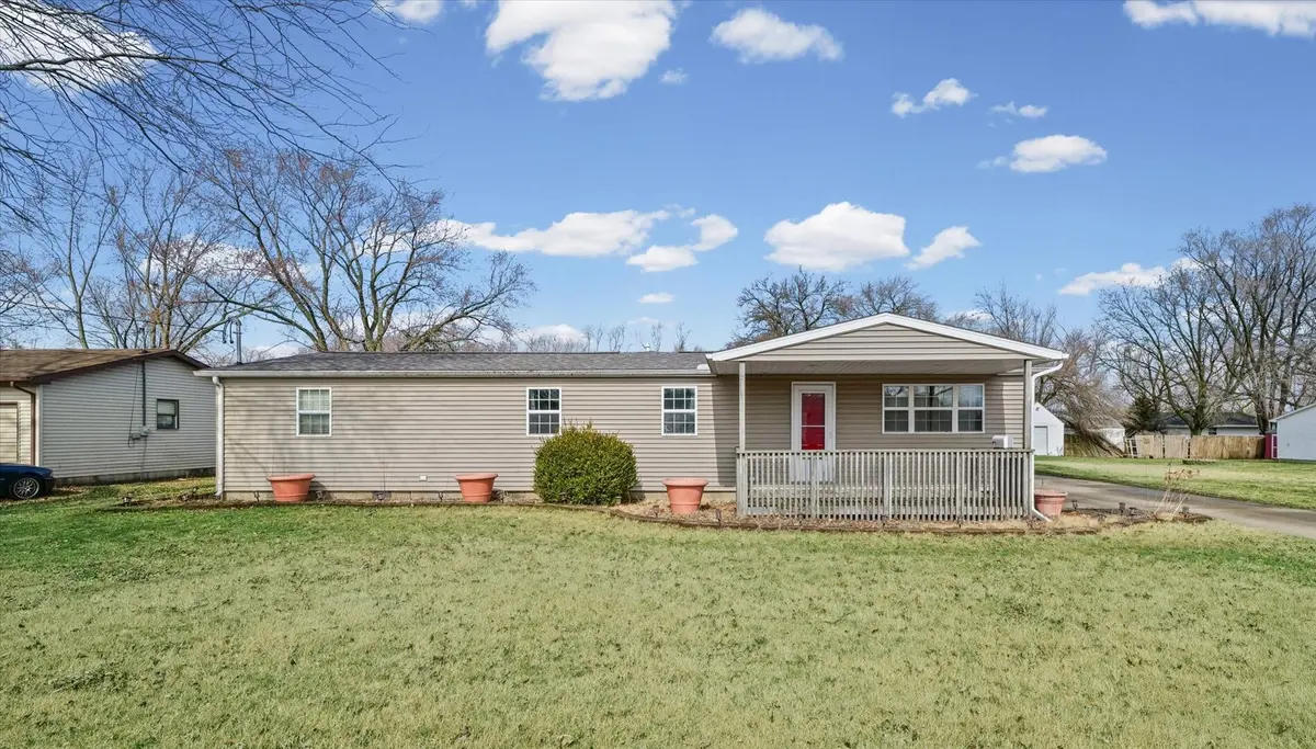 1095 Eastview DR, Paxton, IL 60957