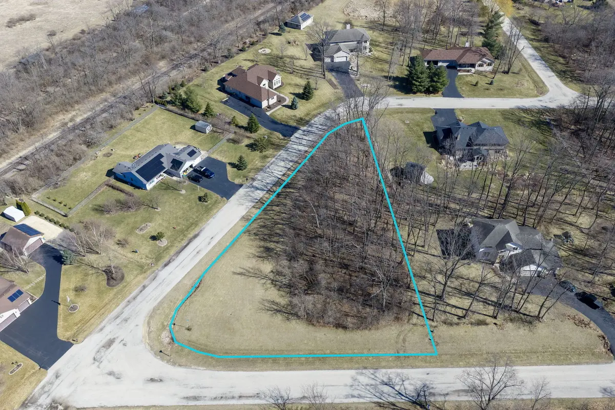 302 Kurt LN, Kirkland, IL 60146