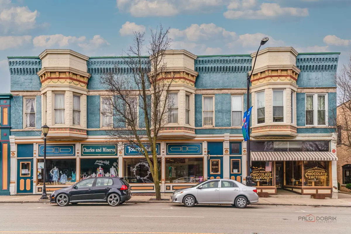 537 N Milwaukee AVE, Libertyville, IL 60048