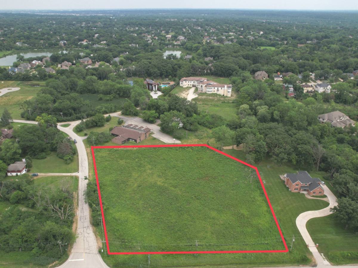 8601 S MEADOWBROOK DR, Burr Ridge, IL 60527