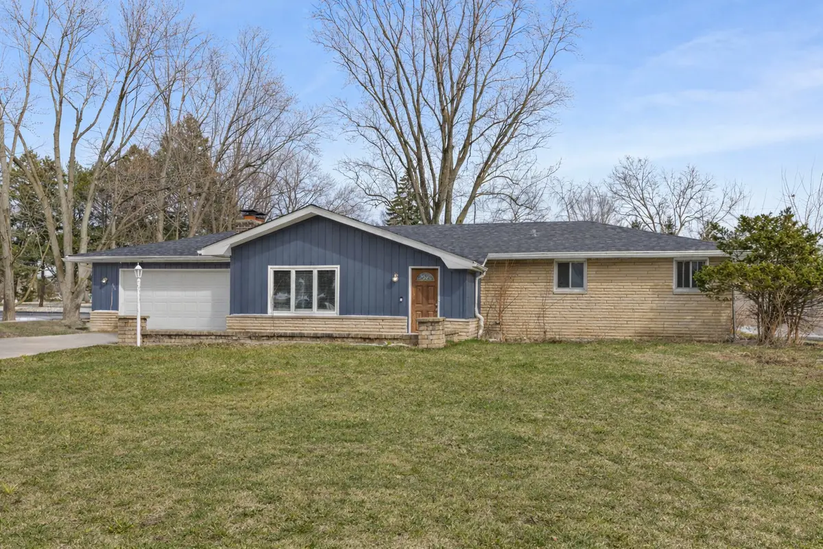 916 Barber LN, Joliet, IL 60435