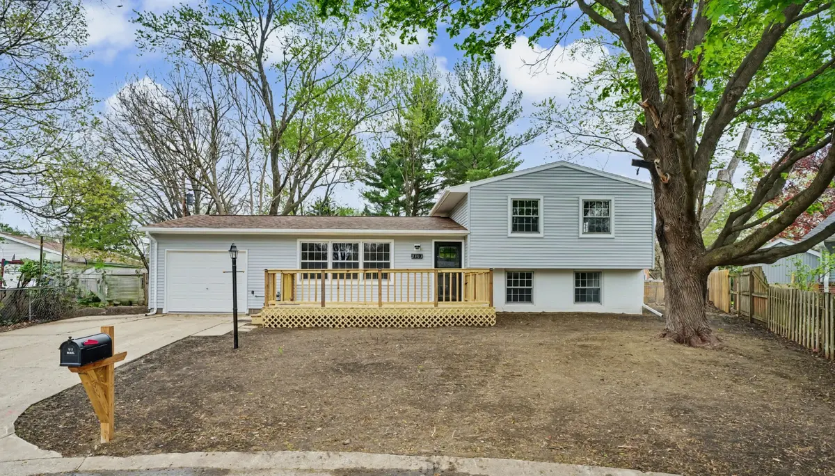 2303 Brookhaven DR, Champaign, IL 61821
