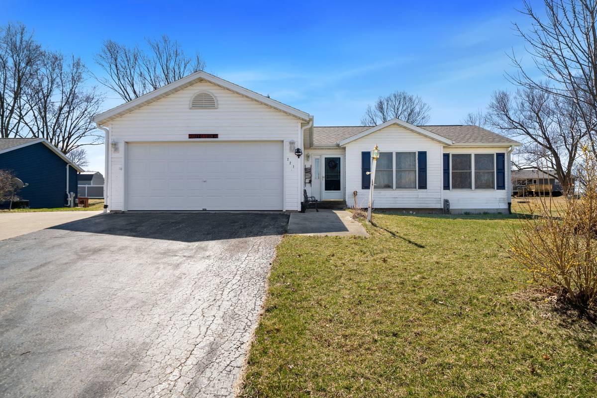 227 Meadow DR, Orangeville, IL 61060