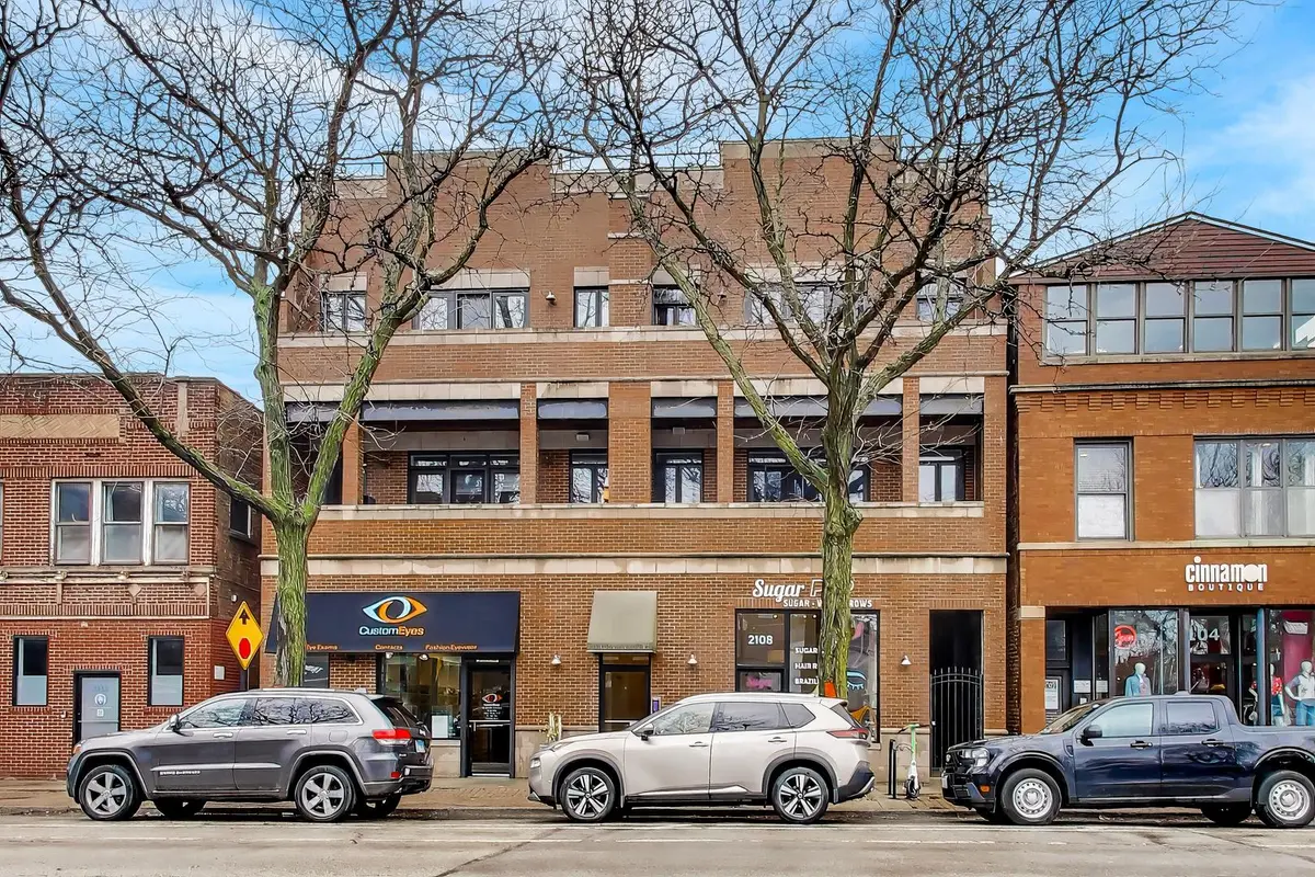 2108 W Roscoe ST, Chicago, IL 60618