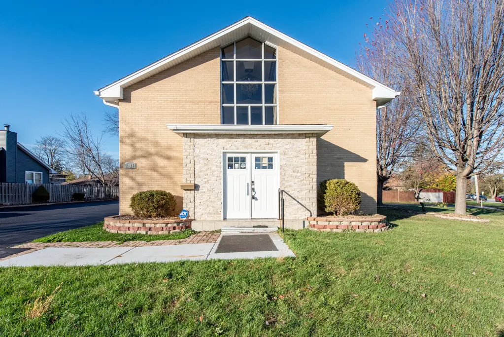 2126 10th ST, Waukegan, IL 60085