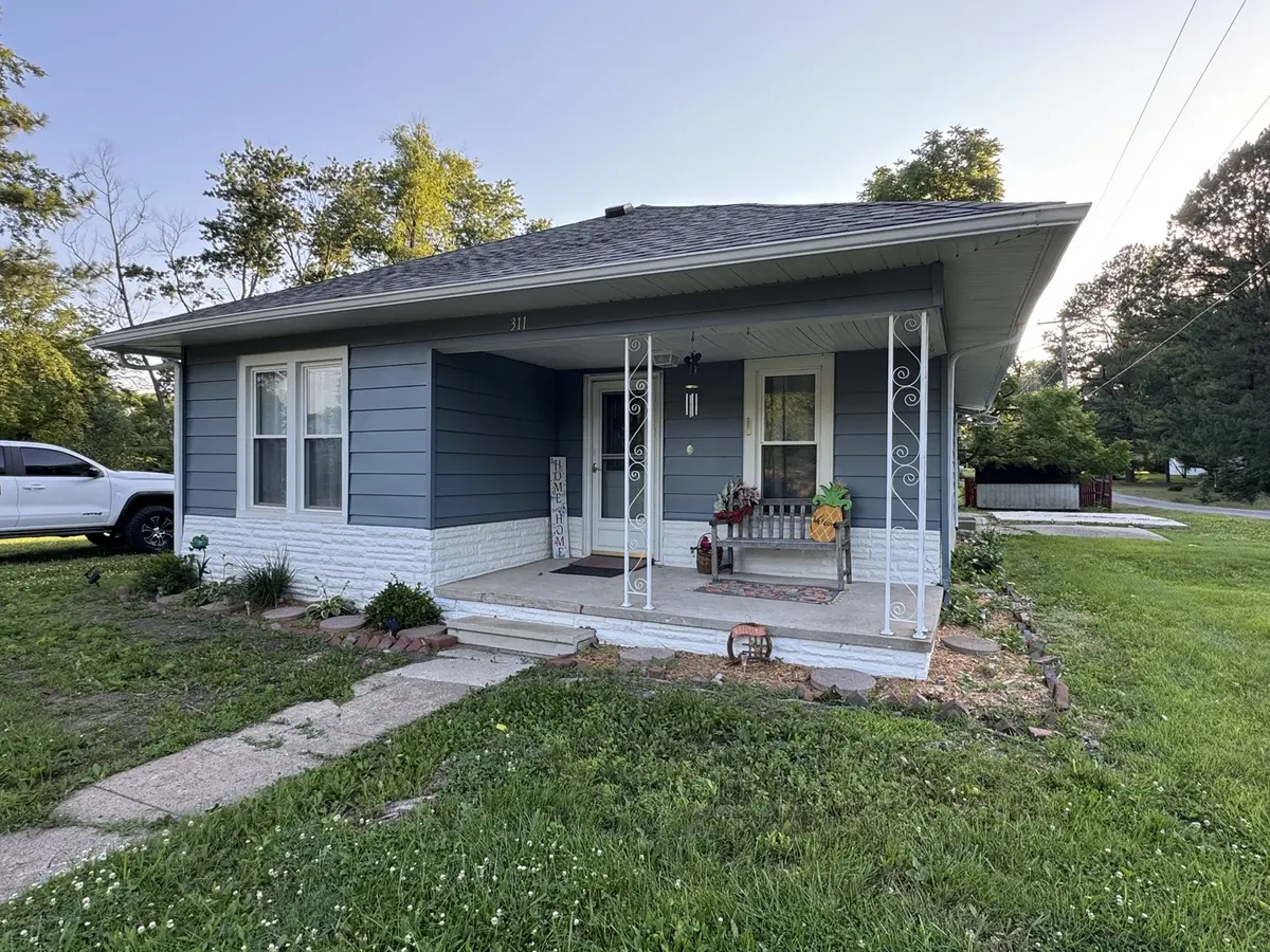 311 N Goldheimer AVE, Benton, IL 62812
