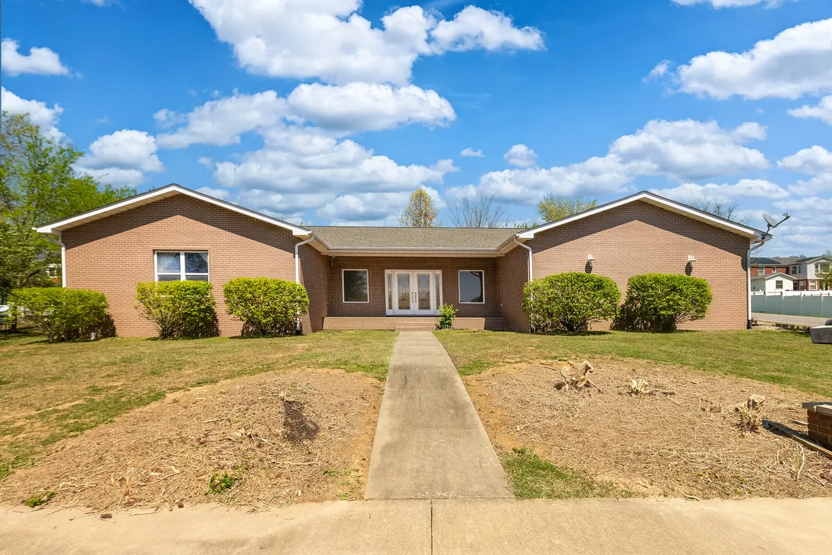 10 Peachtree PL, Harrisburg, IL 62946