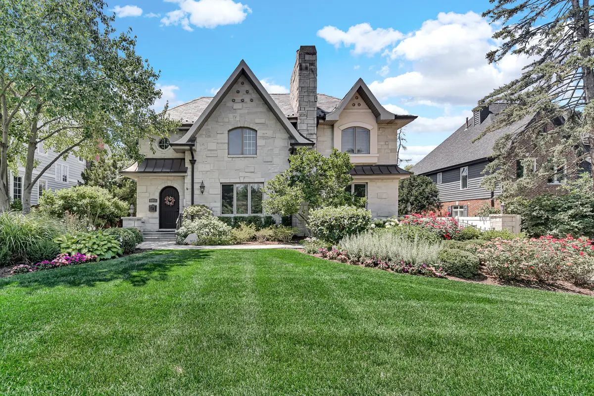 932 S Grant ST, Hinsdale, IL 60521