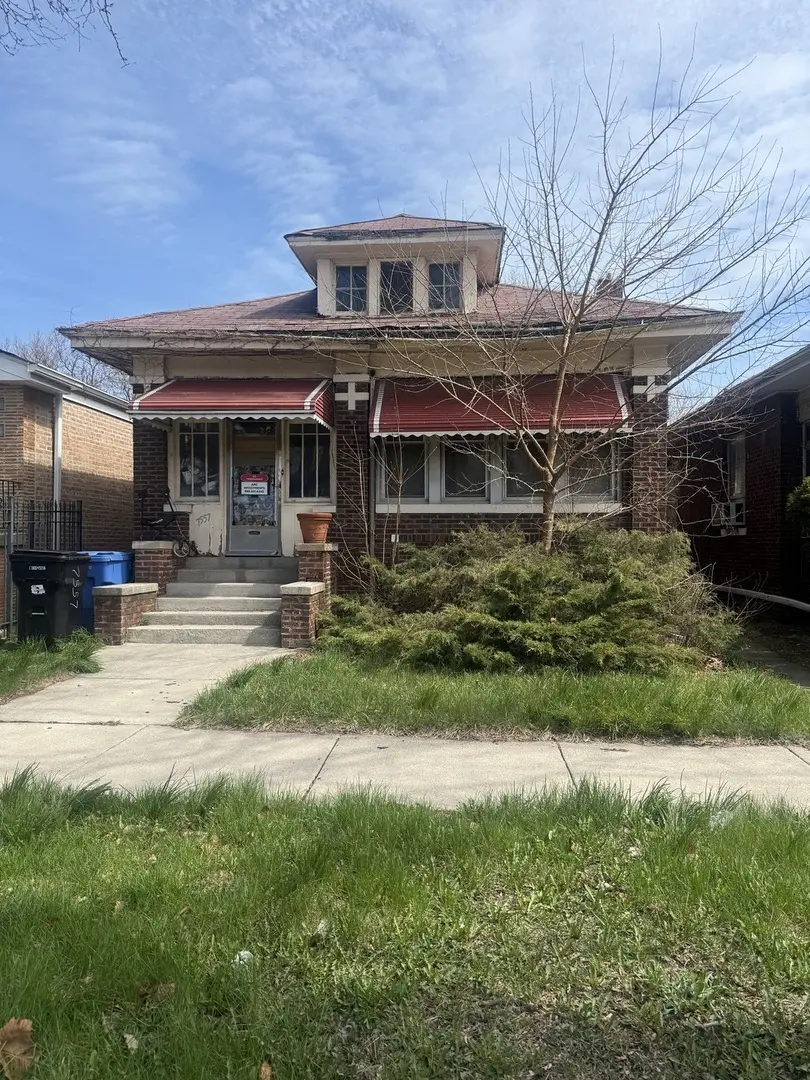 7557 S Paxton AVE, Chicago, IL 60649