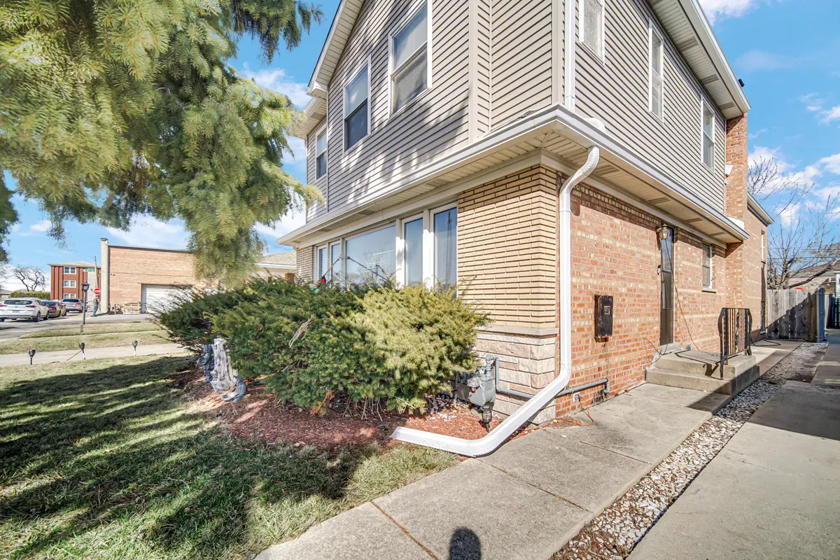 8713 S Washtenaw AVE, Evergreen Park, IL 60805