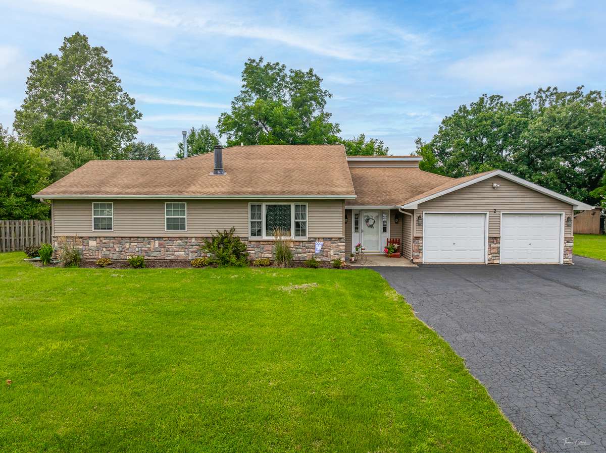 2 Division ST, Bristol, IL 60512