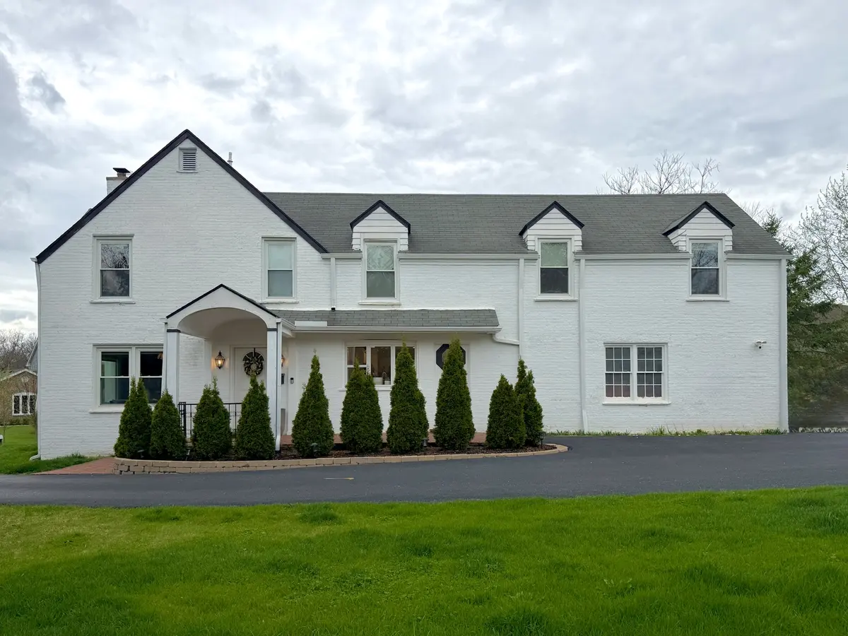 8 Middlebury LN, Lincolnshire, IL 60069