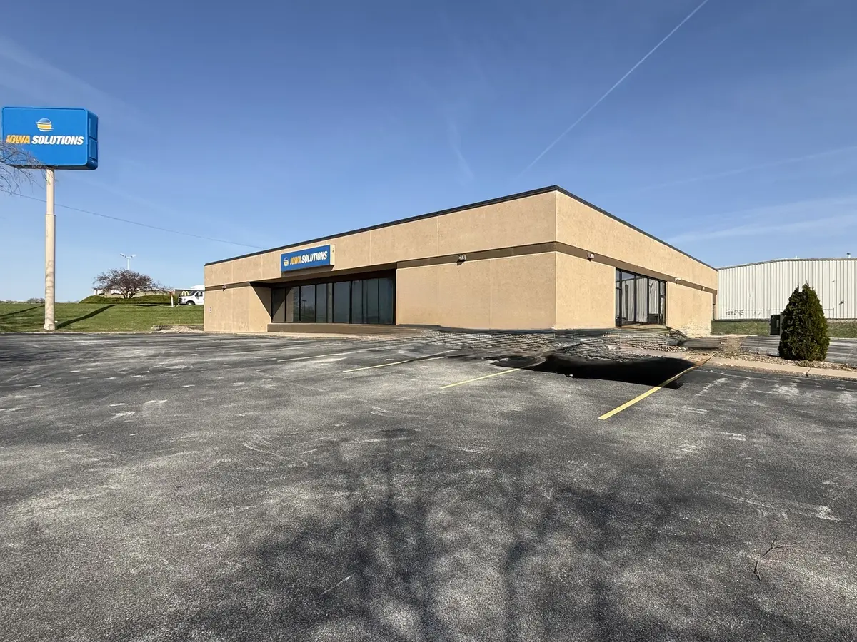 110 E 50th ST, Davenport, IA 52806