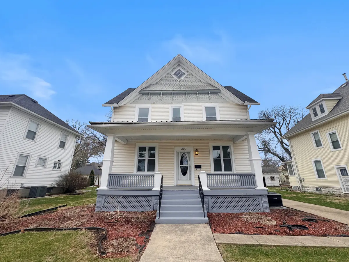 307 W 11th ST, Sterling, IL 61081