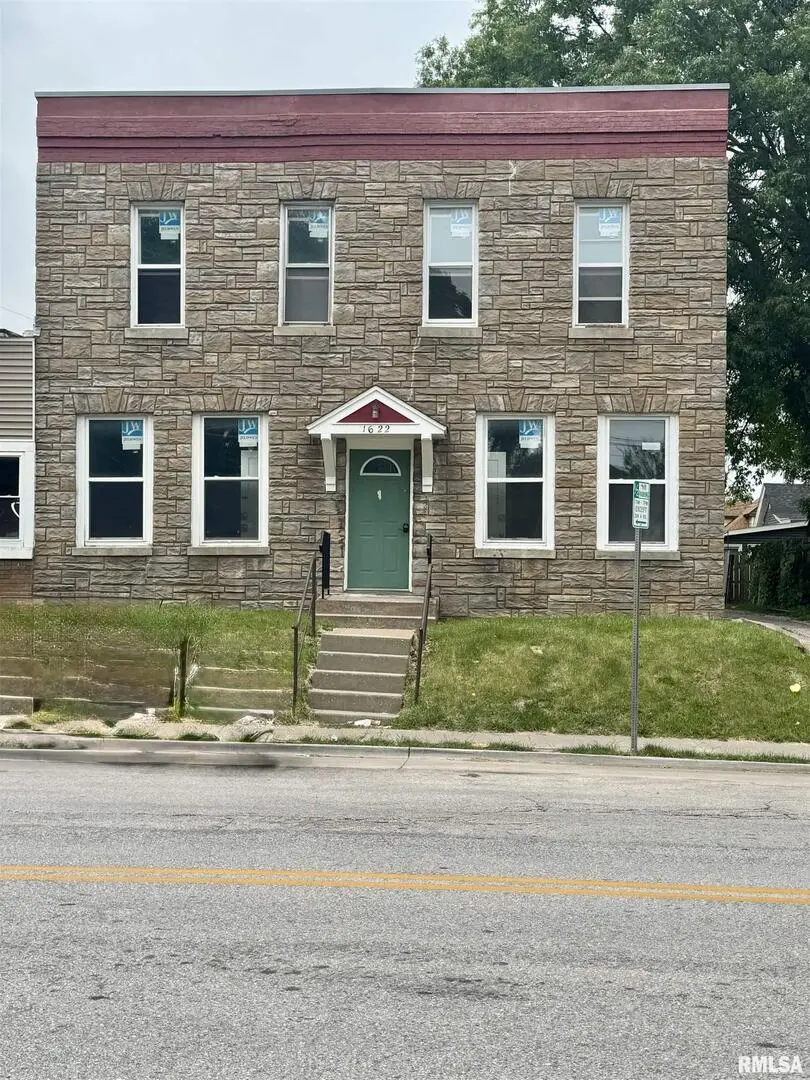 1622 WASHINGTON ST #4, Davenport, IA 52804