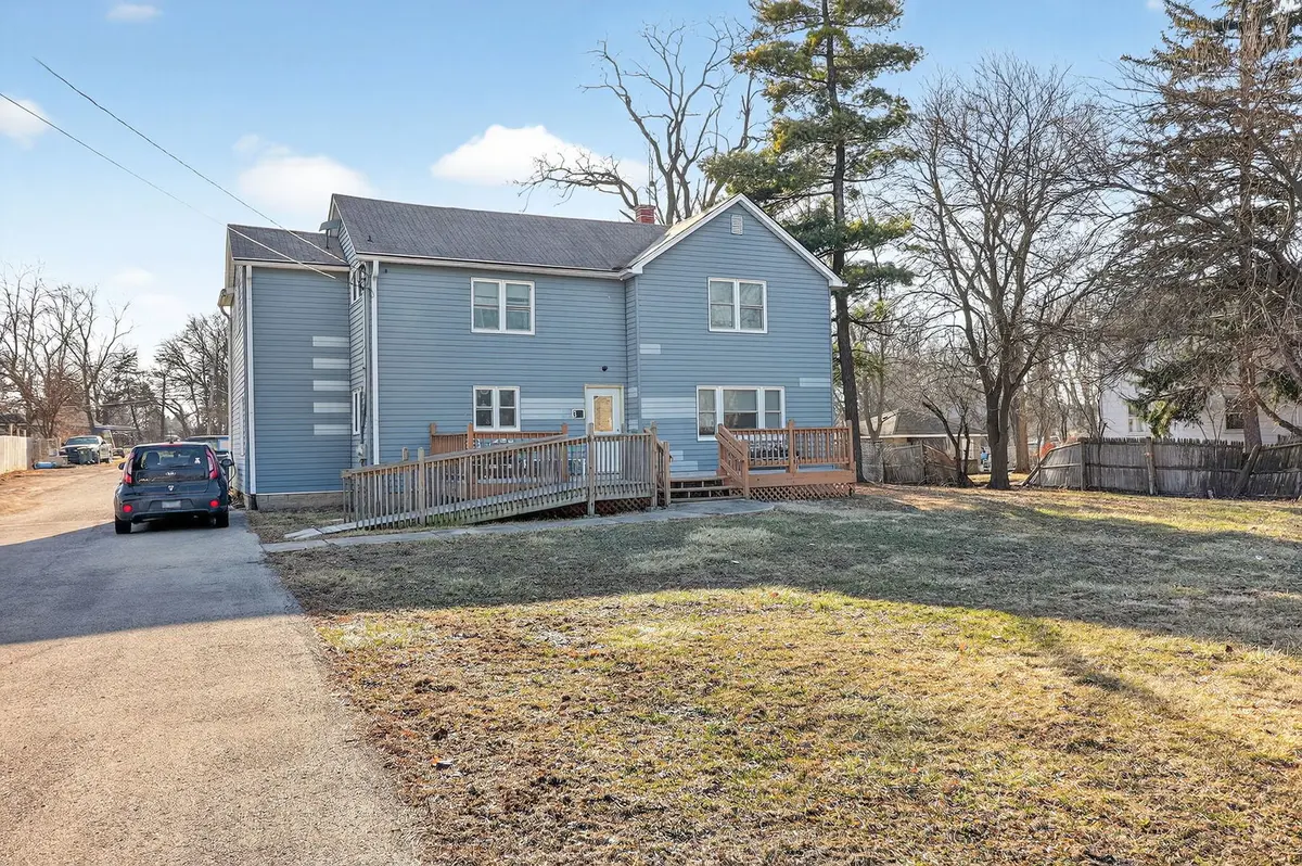 325 Oldfield RD, Downers Grove, IL 60516