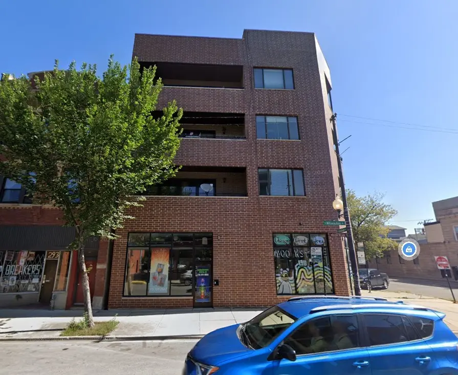 2933 N Milwaukee AVE, Chicago, IL 60618