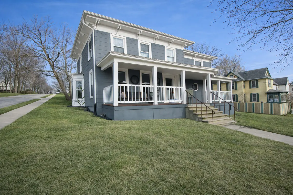 402 S Ottawa AVE, Dixon, IL 61021