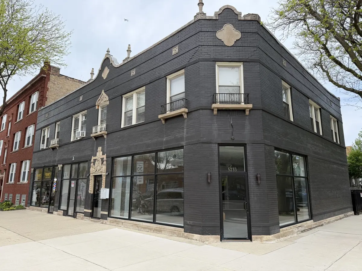 5233 N Damen AVE, Chicago, IL 60625