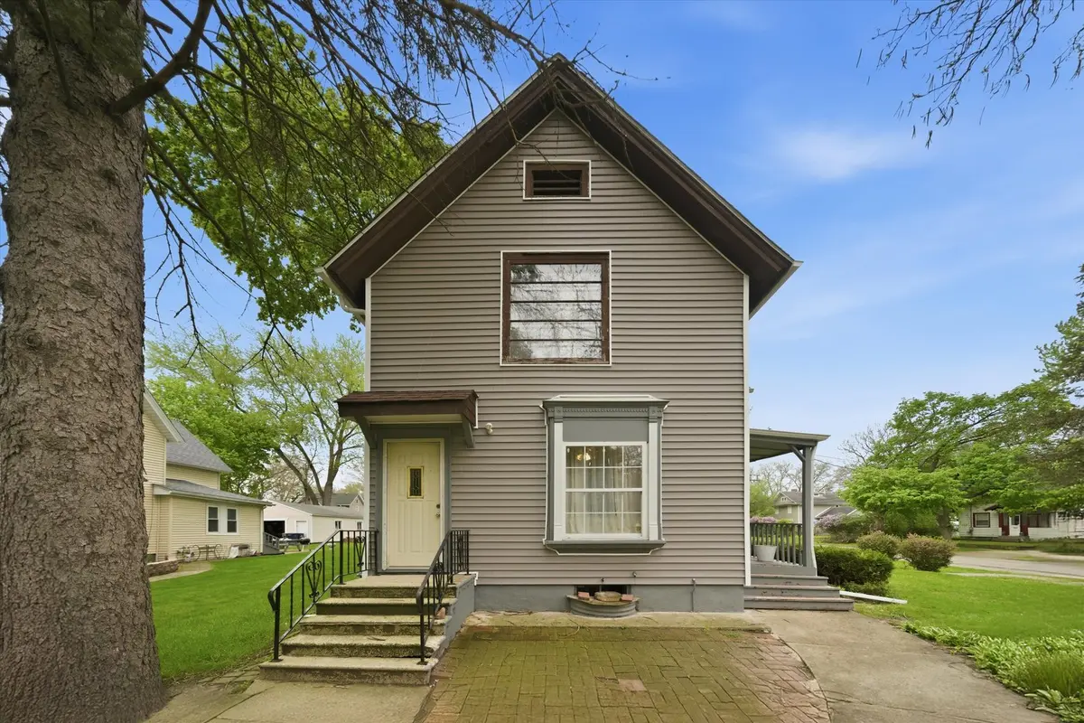 1003 Saint John ST, Elgin, IL 60120