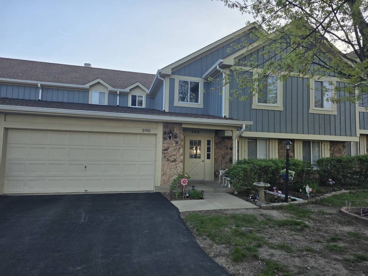 390 Springlake LN #B, Aurora, IL 60504