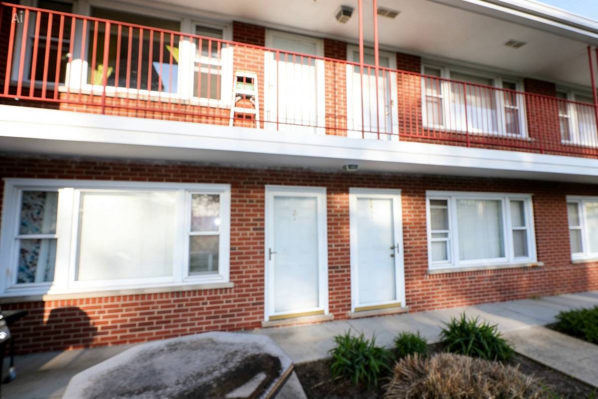 1109 Holiday LN #2, Des Plaines, IL 60016
