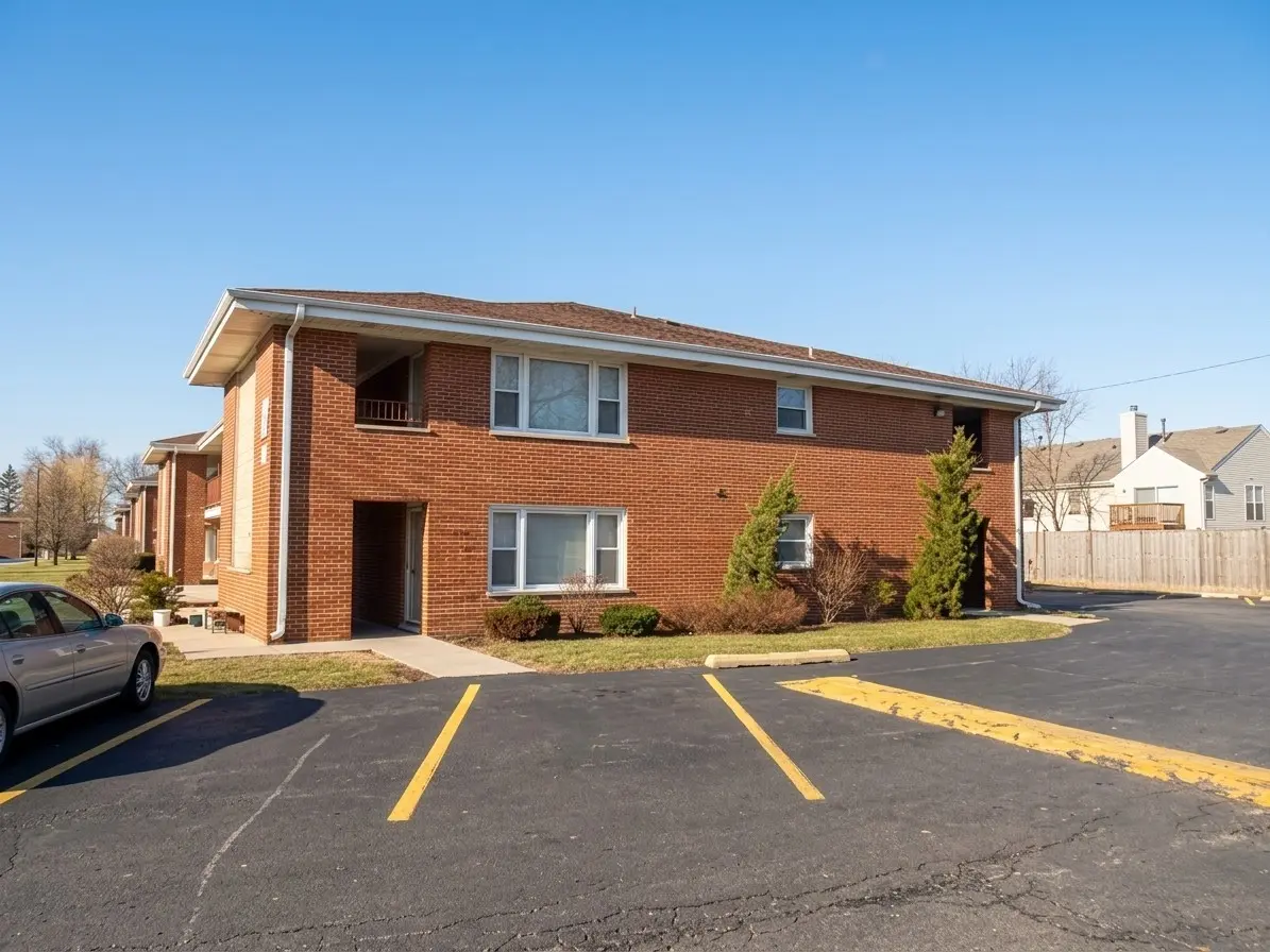 1101 E Algonquin RD #18, Arlington Heights, IL 60005