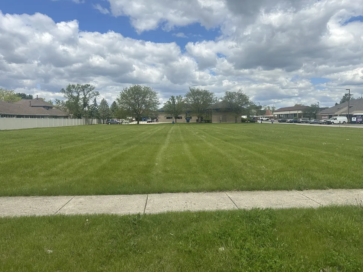 99 W Merchants DR, Oswego, IL 60543