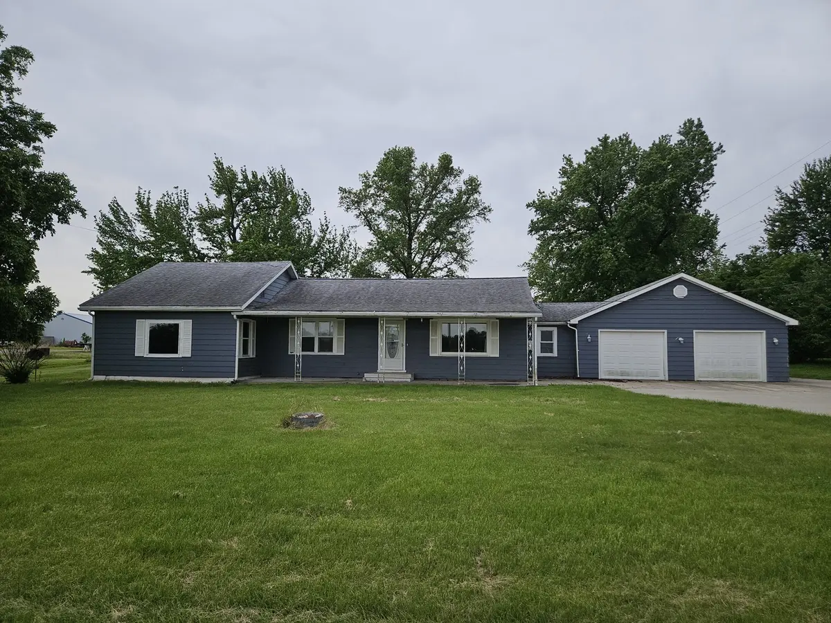 418 S 1st ST, Clay City, IL 62824