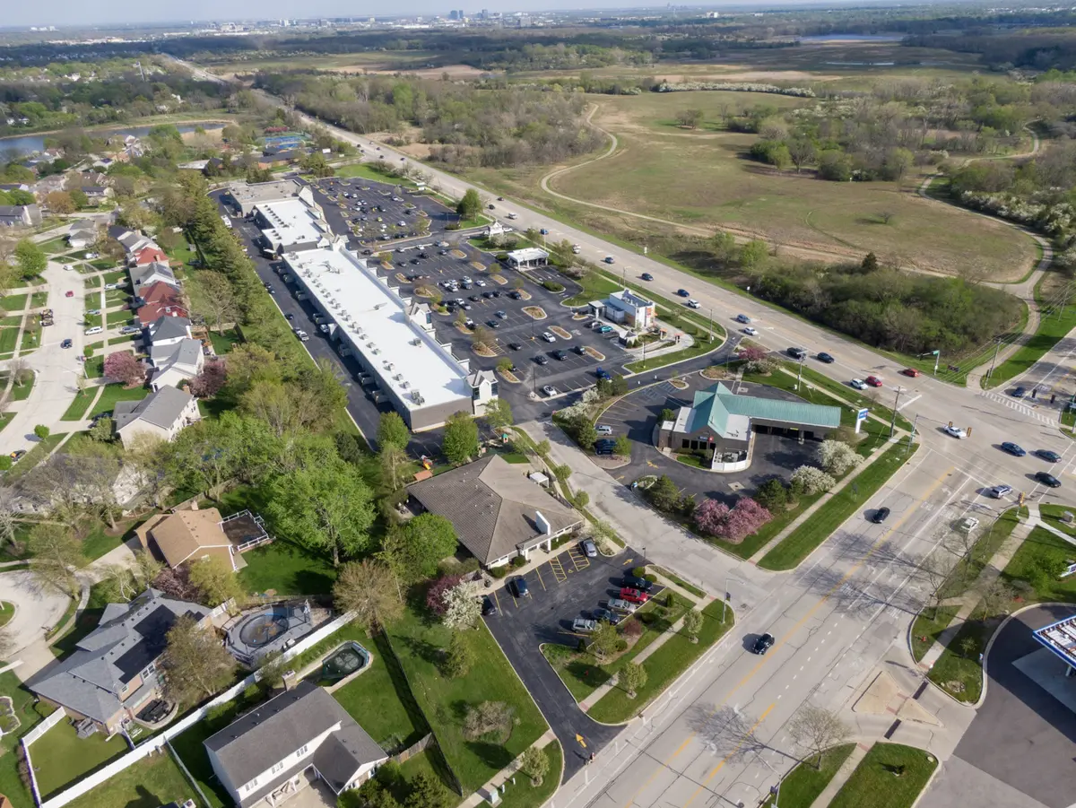 1600 W Algonquin RD, Hoffman Estates, IL 60192