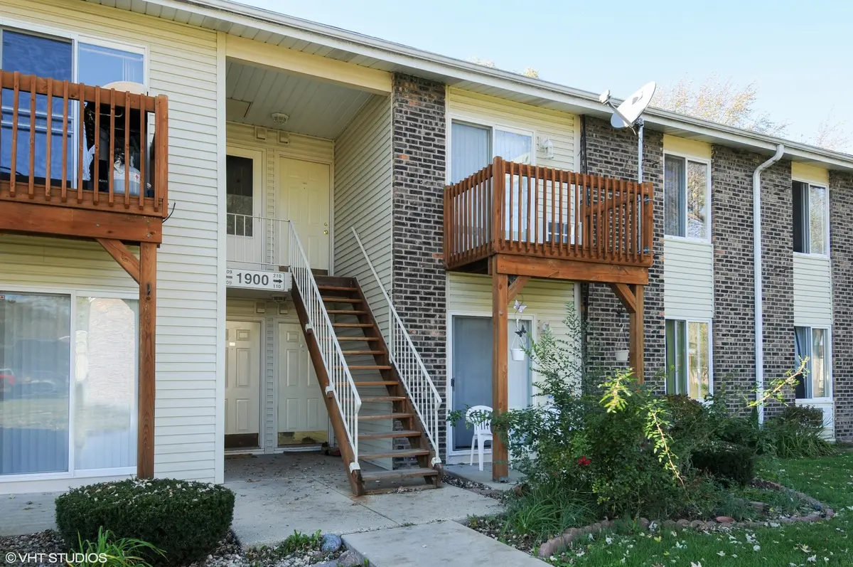 1900 Light RD #210, Oswego, IL 60543