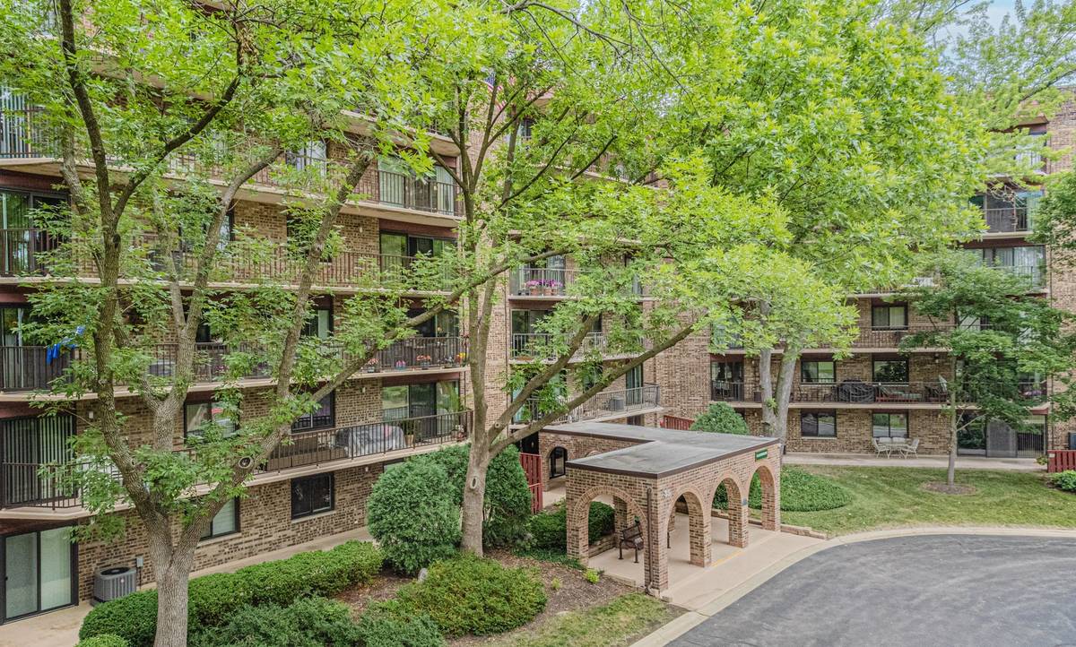 35 S Baybrook DR #610, Palatine, IL 60074