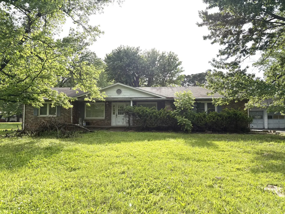 3917 Country Club RD, Carbondale, IL 62901