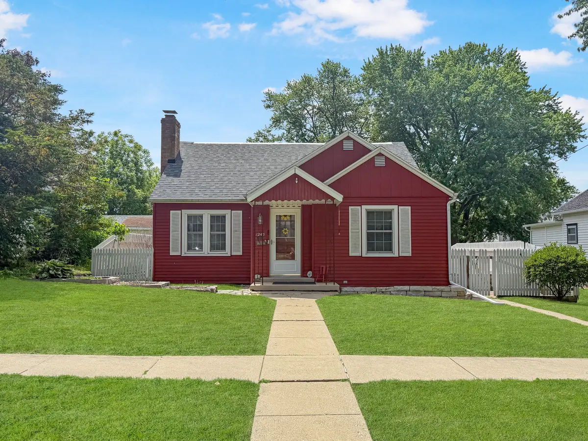 1245 W Harrison ST, Freeport, IL 61032