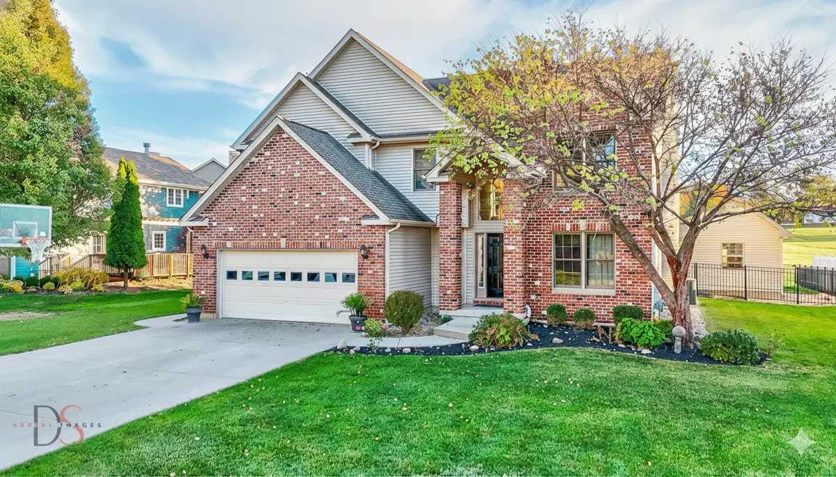 1123 Country Oak DR, Ottawa, IL 61350
