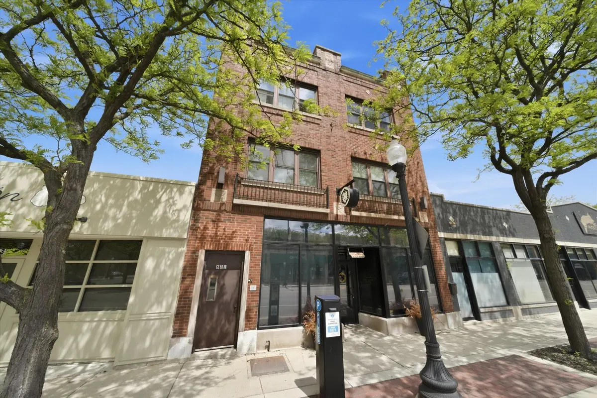 629 W HOWARD ST, Evanston, IL 60202