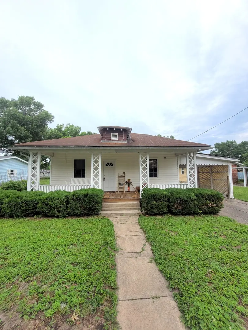 919 N 7th ST, Murphysboro, IL 62966