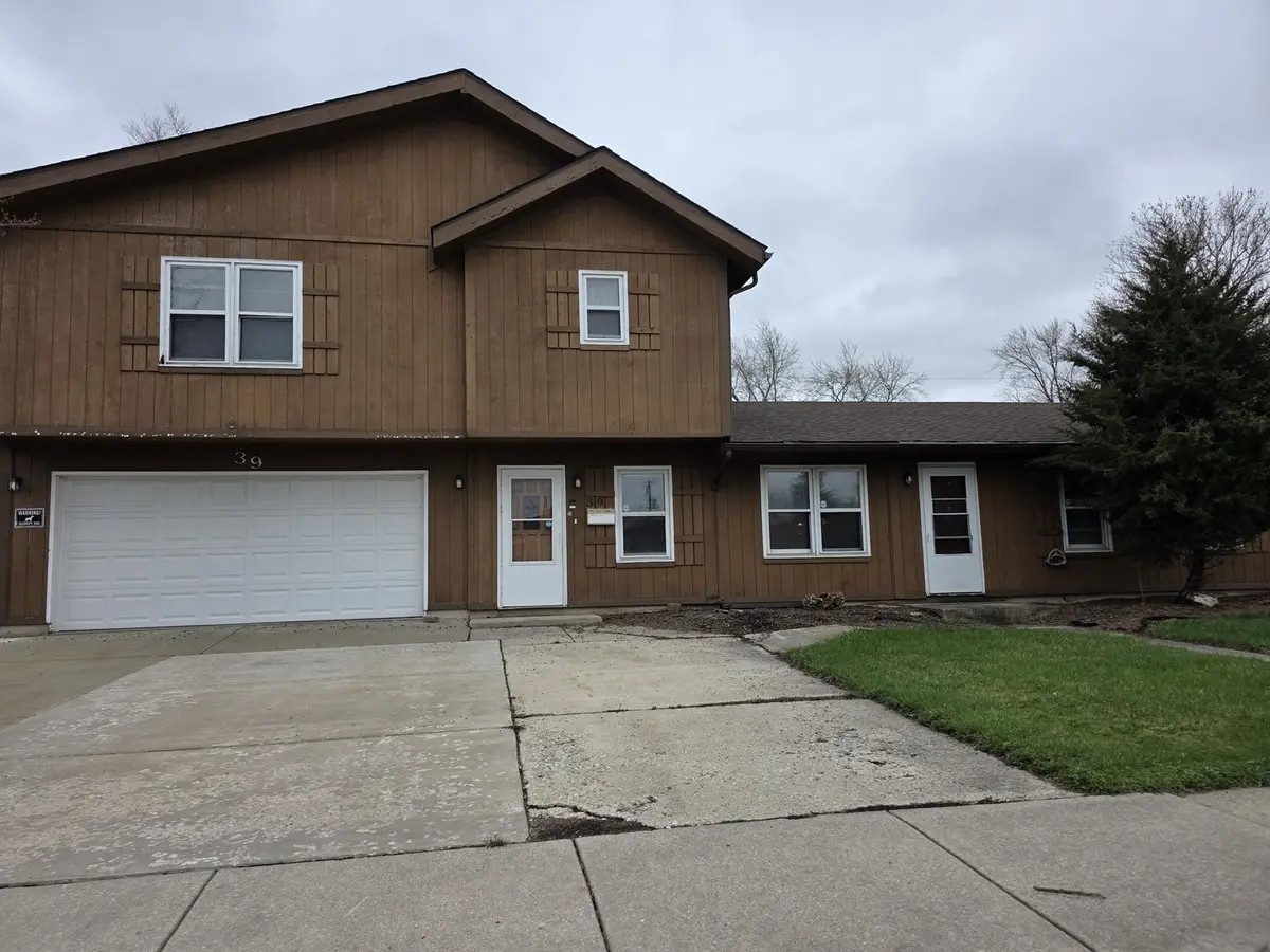 39 Arlington DR, Romeoville, IL 60446