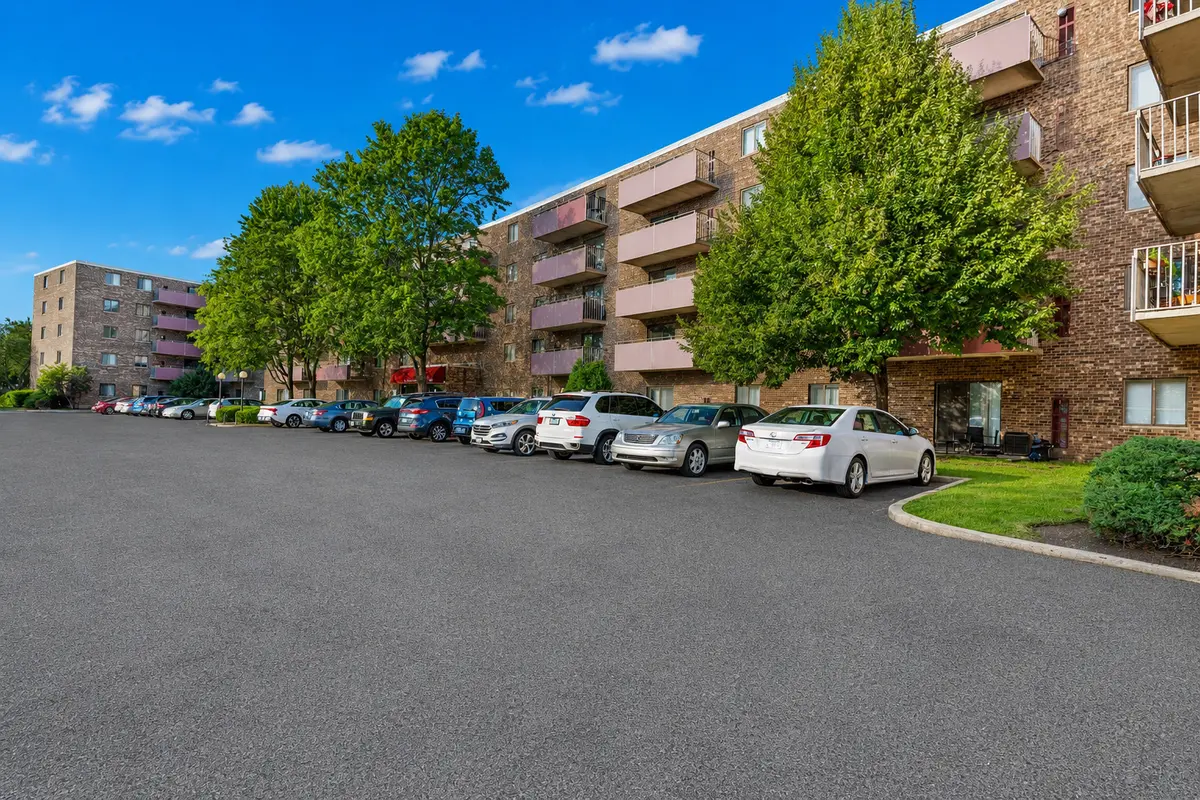 1463 Mercury DR #219, Schaumburg, IL 60193