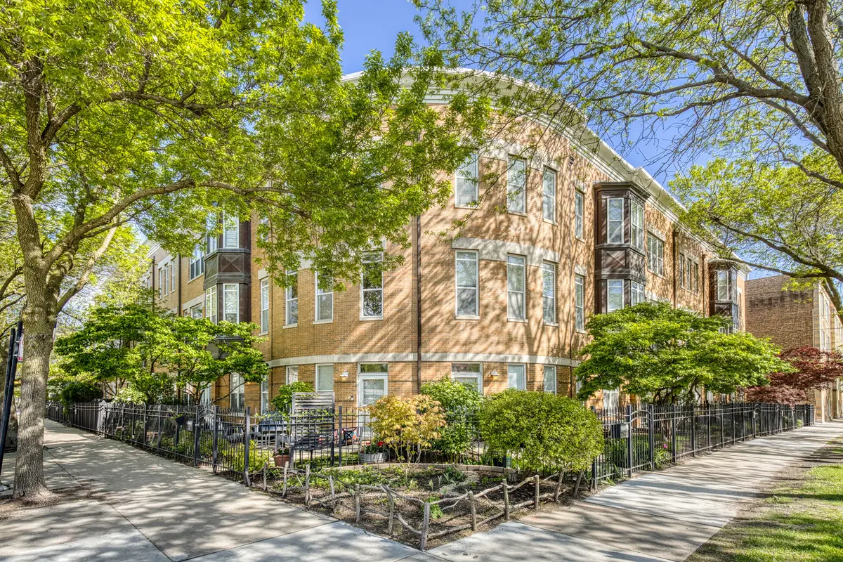2477 W Montrose AVE, Chicago, IL 60618