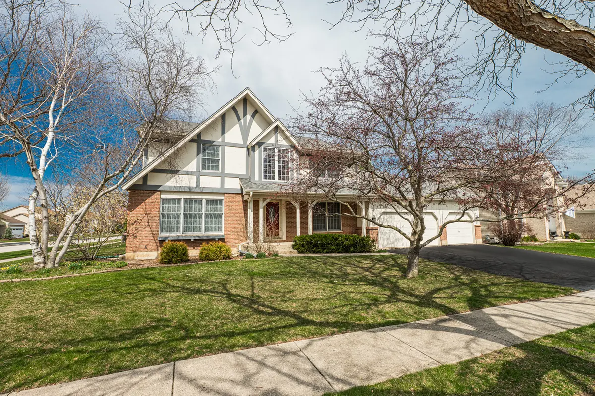 1404 Halifax DR, Mundelein, IL 60060