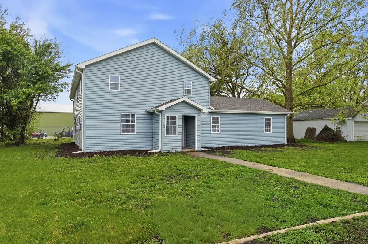 305 Parkway CT, Gridley, IL 61744