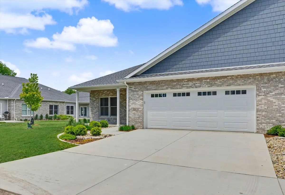 306 E Pine ST, Fairbury, IL 61739