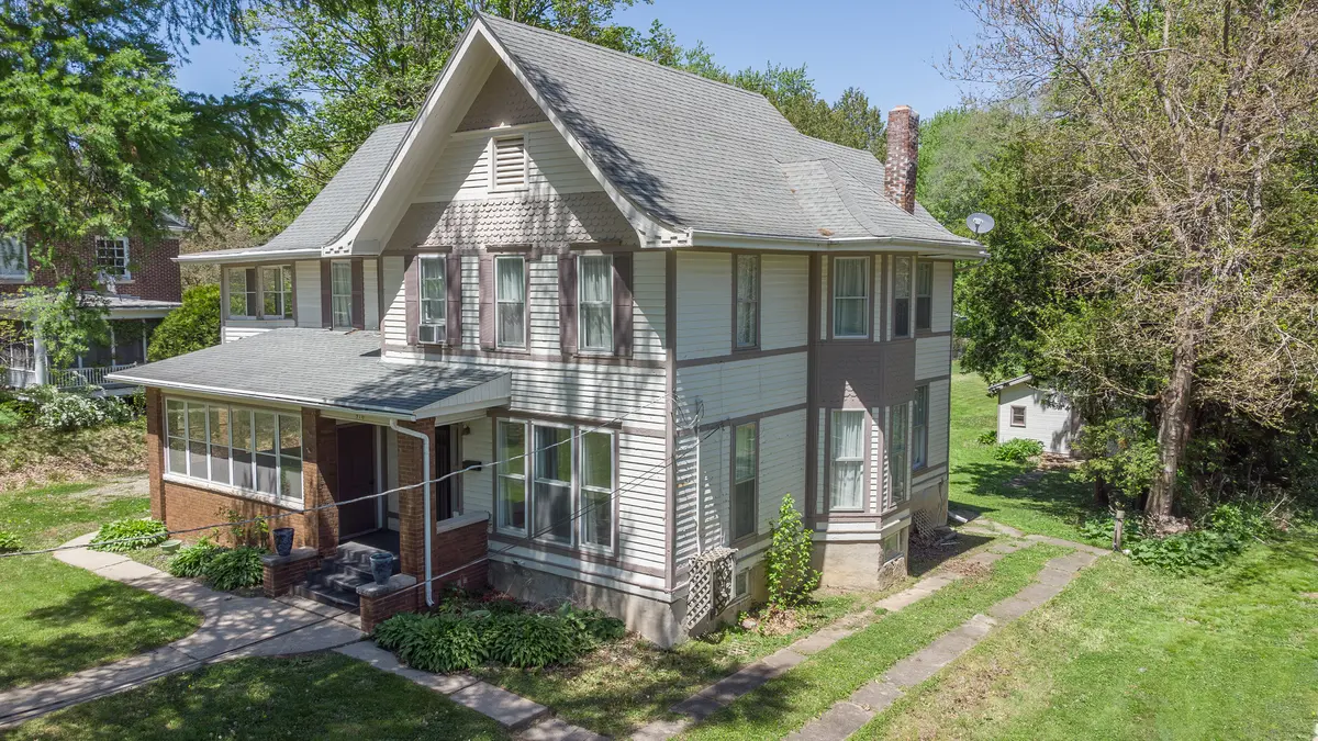 916 W Stephenson ST, Freeport, IL 61032
